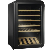 Cave à vin avec étagères en bois