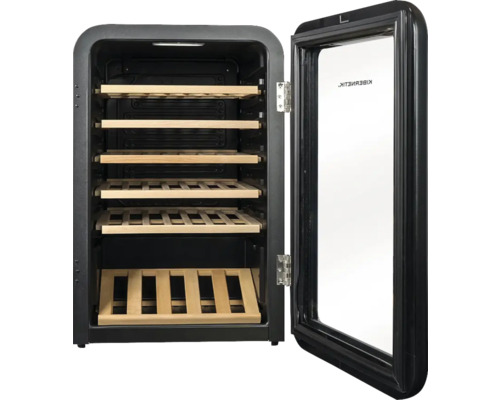 Cave à vin avec porte en verre ouverte et étagères en bois