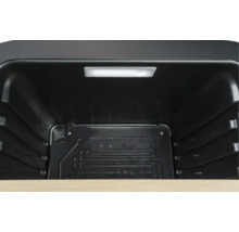 Vue intérieure d'une glacière noire avec éclairage intérieur