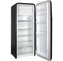 Réfrigérateur autonome avec porte ouverte, intérieur avec étagères et tiroirs