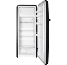 Vue intérieure d'un réfrigérateur avec des étagères et des compartiments de porte