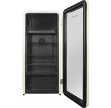 Réfrigérateur à boissons ouvert avec étagères