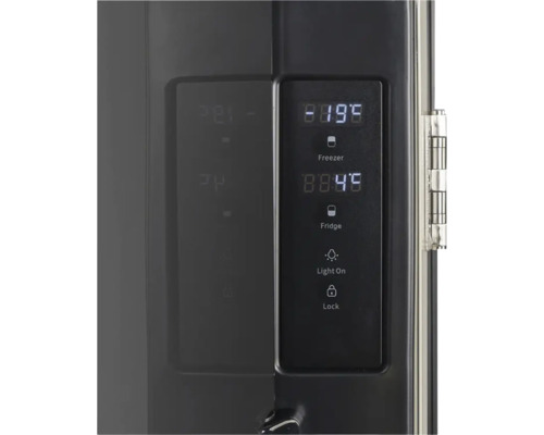 Gros plan du panneau de commande d'un réfrigérateur avec affichage numérique de la température pour le congélateur et le réfrigérateur