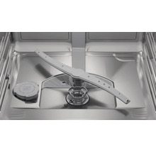 Intérieur d'un lave-vaisselle avec bras d'aspersion, filtre et réservoir à sel