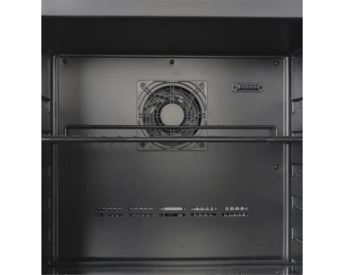 Vue intérieure d'une cave à vin avec ventilateur et étagères