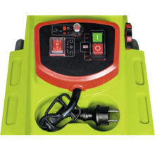 Bedienfeld eines Gartengerätes mit Schaltern und Kabelaufwicklung