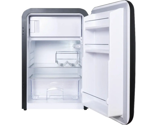 Réfrigérateur ouvert et vide avec étagères