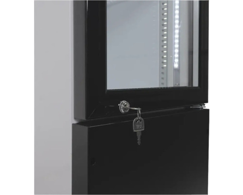 Gros plan d'un réfrigérateur verrouillable avec clé