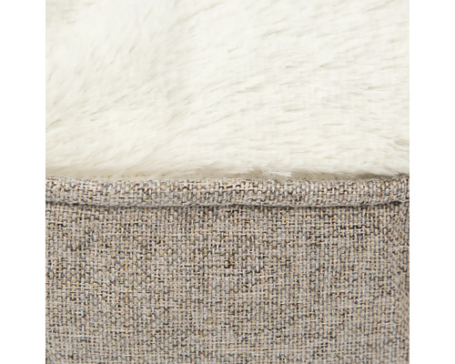 Detailansicht eines Körbchens mit Kunstfellbesatz