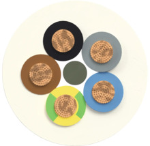 Section transversale d'un câble électrique multiconducteur avec différentes couleurs de conducteur et conducteurs en cuivre