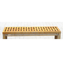 Banc métallique avec effet rouille et fentes d'aération