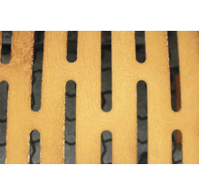 Gros plan d'une plaque de métal perforée