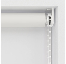 Detailansicht eines Rollos mit Kettenzug zur Fensterdekoration