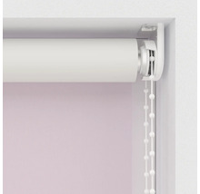 Detailansicht eines Rollos mit Kettenzug zur Fensterdekoration