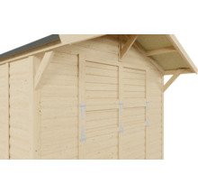 Detailansicht eines Gartenhauses mit Holzwänden und Fensterläden