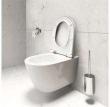 WC suspendu avec couvercle de toilette ouvert, porte-papier hygiénique et brosse de toilette dans la salle de bain