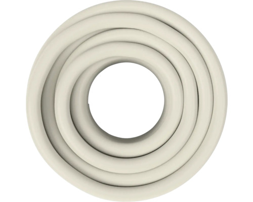 Tuyau d'arrosage enroulé