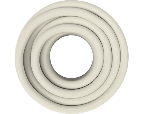 Tuyau d'arrosage enroulé