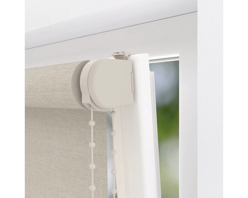 Detailaufnahme einer Rolljalousie am Fenster