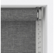 Graues Rollo mit Kettenzug am Fenster