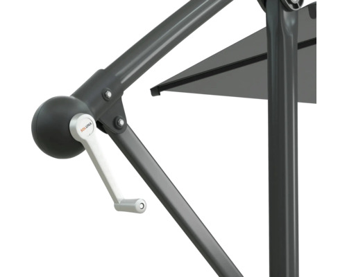 Vue détaillée d'un parasol avec mécanisme à manivelle et logo Soluna