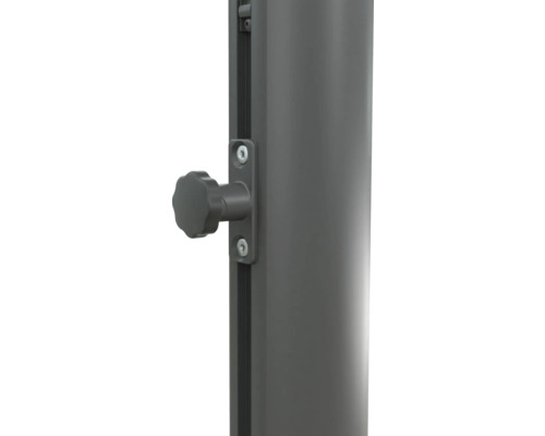 Detailansicht einer Sonnenschirmstange mit Feststellschraube