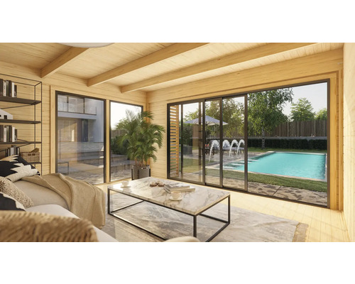 Helles Holzhaus-Interieur mit Gartenblick durch grosse Fenster