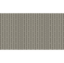 Gros plan d'un panneau perforé pour le rangement des outils