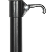 Gros plan sur un manche télescopique noir avec crochet