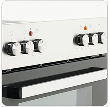 Vue détaillée d'une cuisinière avec boutons de commande