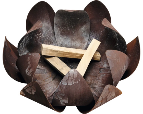 Brasero en forme de fleur avec bois de chauffage