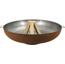 Braséro en acier avec des bûches