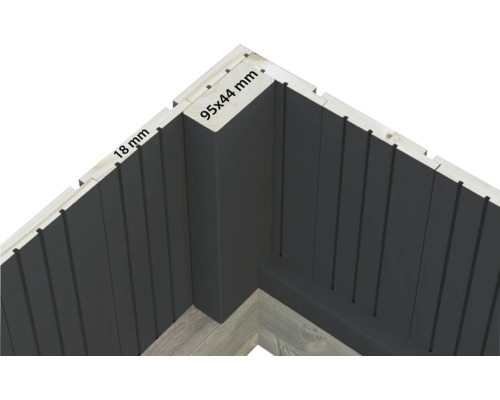 Détail d'angle d'un mur en bois mesurant 95x44 millimètres et d'une épaisseur de 18 millimètres.