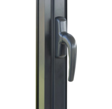 Poignée de fenêtre sur cadre de fenêtre