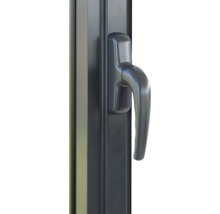 Poignée de fenêtre sur un cadre de fenêtre