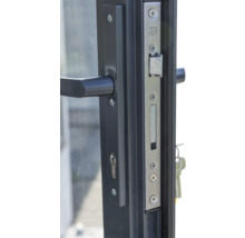 Vue détaillée d'une porte avec ferrures, serrure et clés