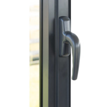 Gros plan d'une poignée de fenêtre