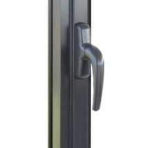 Fenstergriff am Fensterrahmen