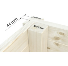 Vue détaillée d'une maison en bois avec des indications de dimensions sur les poutres en bois