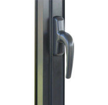 Gros plan sur la poignée de fenêtre