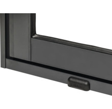 Vue détaillée d'un cadre de fenêtre noir