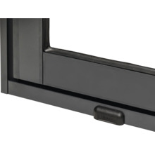 Vue détaillée d'un cadre de fenêtre avec mécanisme de fermeture