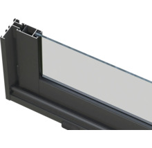 Vue détaillée d'un cadre de fenêtre en aluminium avec vitrage