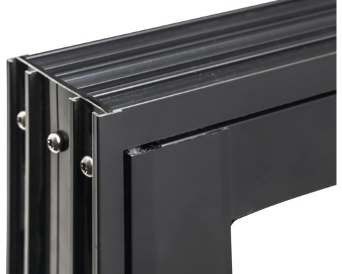 Vue détaillée d'un cadre de fenêtre en aluminium avec vis