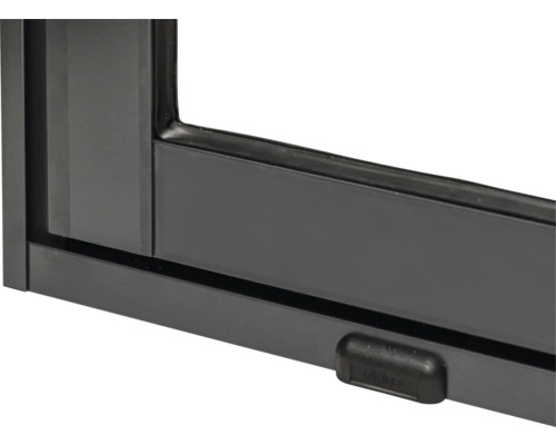 Vue détaillée d'un cadre de fenêtre noir.