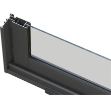 Vue détaillée d'une fenêtre en aluminium avec verre