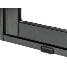 Vue détaillée d'une fenêtre avec cadre et verrouillage