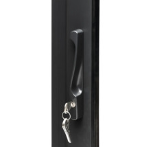 Poignée de porte avec clé dans la serrure