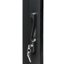 Porte d'entrée avec clé dans la serrure