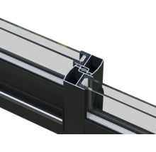 Vue détaillée d'un profilé de fenêtre avec verre